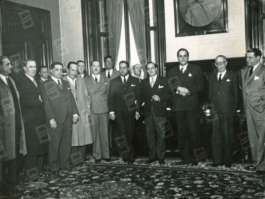 El Lehendakari Agirre junto a parlamentarios uruguayos