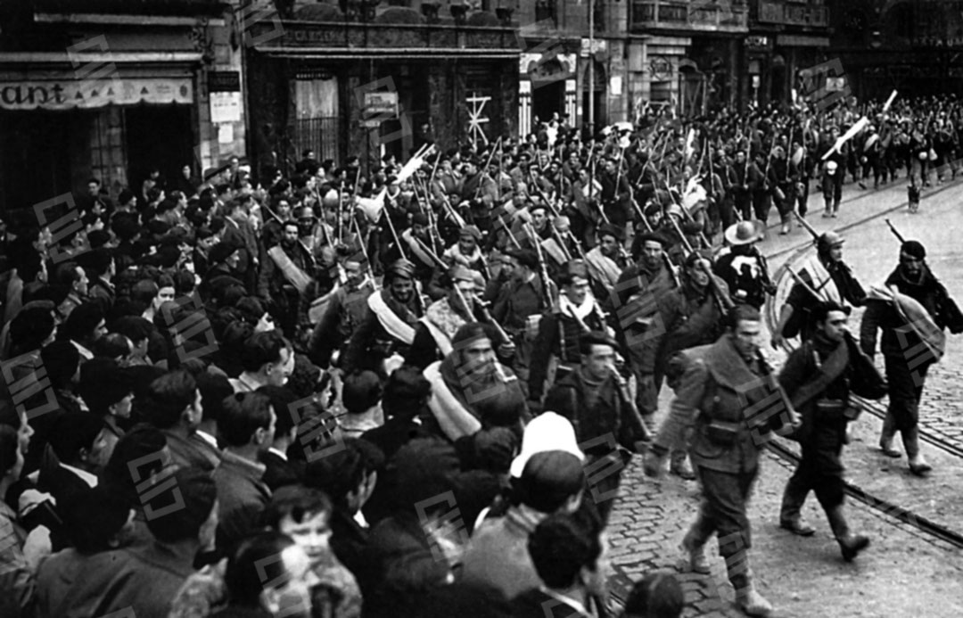 Miembros de la compañía Kortabarria del batallón Arana Goiri el 24 de septiembre de 1936 en su camino al frente, en una foto obtenida en el Arenal de