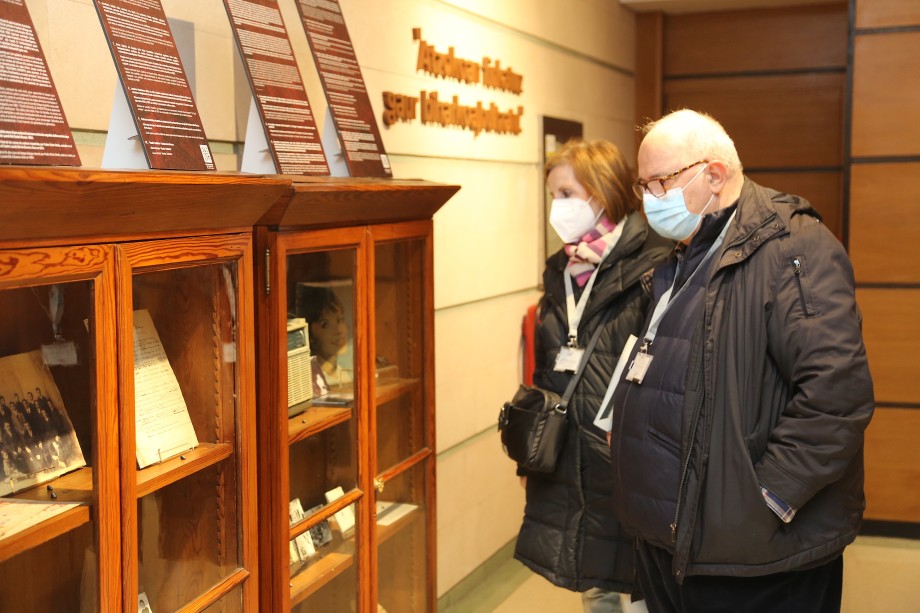 En su visita al Museo del Nacionalismo Vasco, Alberto Trojaola nos trae a la memoria la historia de “La Txalupa”, la Radio Euzkadi, la voz de la Resistencia Vasca.
